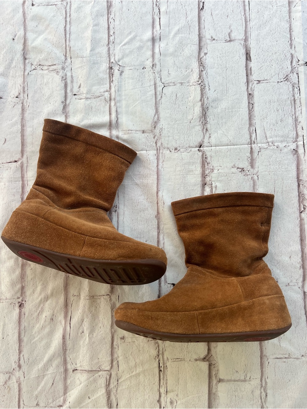 Fitflop “crush” boot in Brown Suede size 7